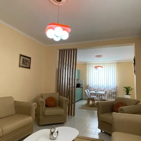 ヴィラ Guest House Tirana *