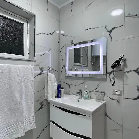 别墅 Guest House Tirana *